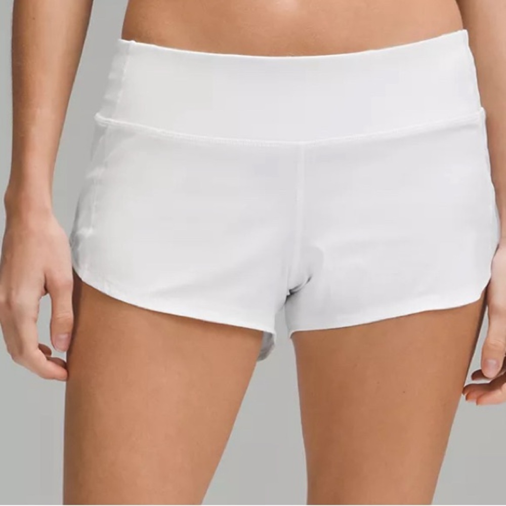 White lululemon 2.5 speed up shorts